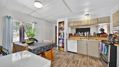 582 N Hunt Rd, Golden Valley, AZ 86413 - photo 3