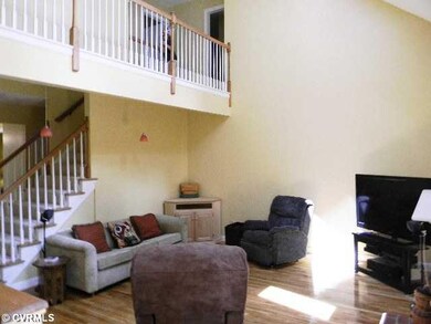Den/Family/Great Room - Internal balcony over fami