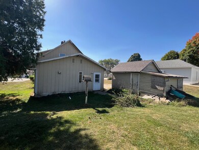 117 Cedar St, West Union, IA 52175 - photo 3