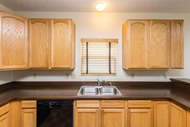 3937 Winding Path Dr-16