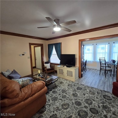 Other view of the living room