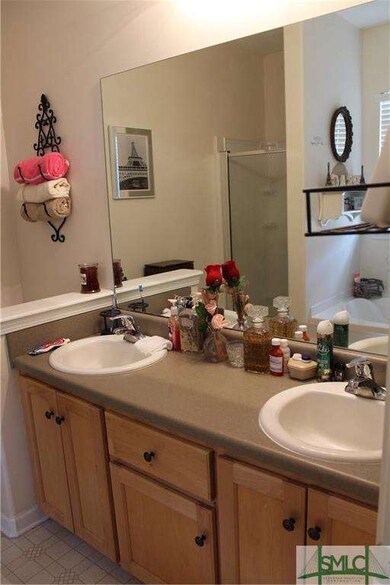 Double sinks in the master bath
