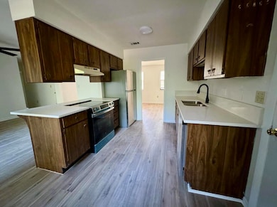 511 Maple Ave, Niceville, FL 32578 - photo 4