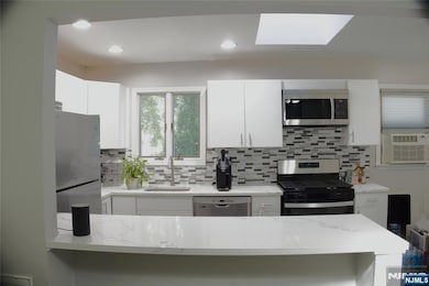 471 Ryders Ln, East Brunswick, NJ 08816 - photo 2