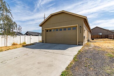Garage / Parking