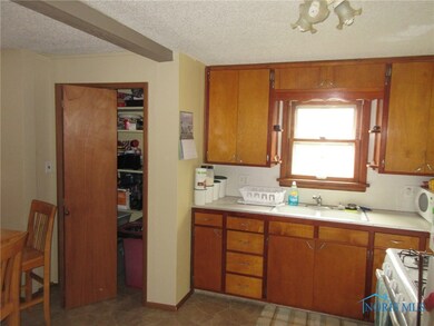 Kitchen and closet pantry