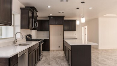 3008 W Wethersfield Rd-21