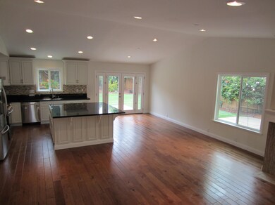 5481GranadaGreatRoom