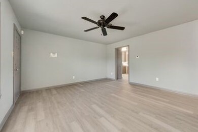 1228 Cleveland St, Greenville, TX 75401 - photo 4