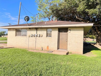 3021 Sycamore Ave unit 2, Bay City, TX 77414 - photo 2