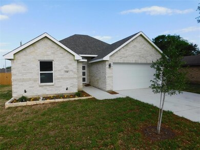 3100 S Cardinal St, Ennis, TX 75119 - photo 2