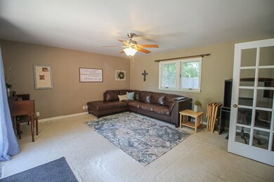 2517 Falcon Dr NE, Cedar Rapids, IA 52402 - photo 4