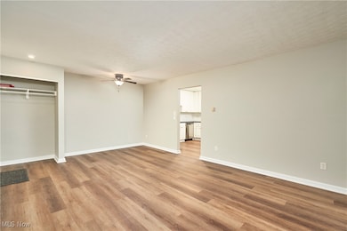 10744 Valley View Rd unit B13, Northfield, OH 44067 - photo 4