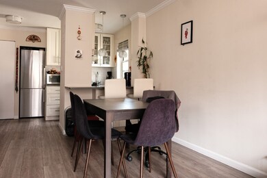 The Pembroke unit 8-G, New York, NY 10075 - photo 2