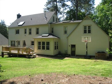 Private Back Yard, Brand New Deck Installed 2015, 