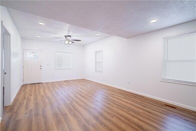 2013 Jones St, Saint Joseph, MO 64501 - photo 4