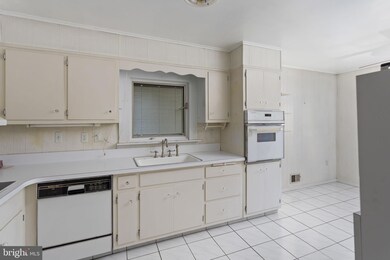 30 Beechcroft Dr, East Windsor, NJ 08520 - photo 5