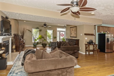 021_135_bayshore_dr_18aug2019_rc_2378_-e