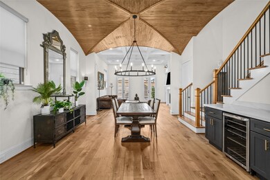 The open living space allows you to admire the gor