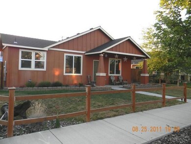 1263 NE 4th St, Redmond, OR 97756 - photo 3