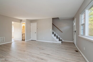 04_1258IsadoraCt_165_LivingRoom_HiRes