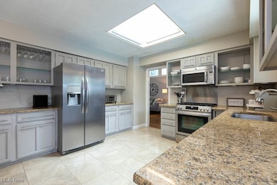 2051 Kingsborough Dr, Painesville, OH 44077 - photo 4