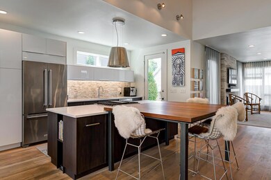Eat-In Kitchen