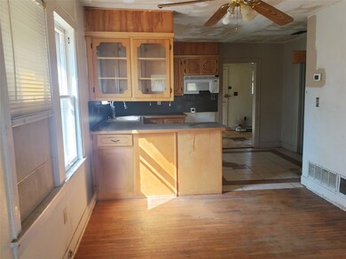 504 Fannin St, Millsap, TX 76066 - photo 4