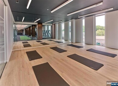 2100 N Central Rd unit 1125A, Fort Lee, NJ 07024 - photo 4