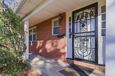 1 Hillcrest Rd, Port Washington, NY 11050 - photo 3