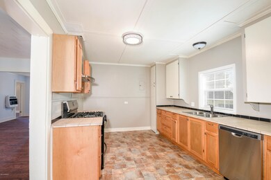 552 E Saint Peter St, New Iberia, LA 70560 - photo 4