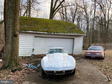 9313 Rolling View Dr, Lanham, MD 20706 - photo 5