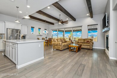 004_Living Room