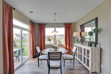 MODEL HOME PHOTOS, COLORS AND SELECTIONS MAY VARY.