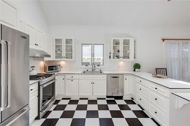 27 Spouting Rock Dr, Newport, RI 02840 - photo 4