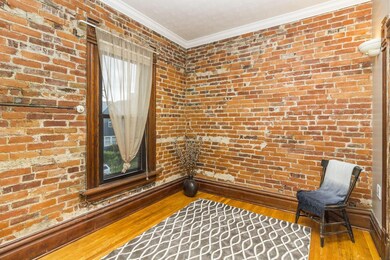1085 Franklin Ave 02
