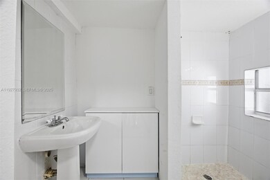 465 NE 165th St unit 1, Miami, FL 33162 - photo 5