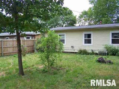 720 Bryan Ave, Lincoln, IL 62656 - photo 7