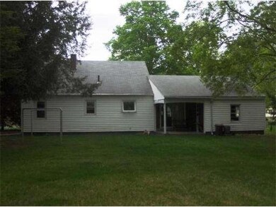 46 Davis St, Turners Falls, MA 01376 - photo 3