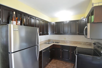 646 E Jeffrey Place, Columbus, OH 43214 - photo 2