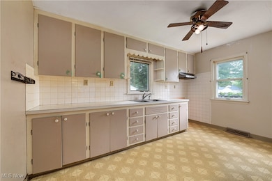 1524 Lakeview Ave, Lorain, OH 44053 - photo 4