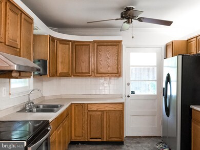 2904 Chapel View Dr, Silver Spring, MD 20904 - photo 4