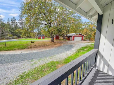 351 Oxyoke Rd, Grants Pass, OR 97526 - photo 3