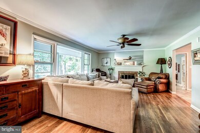 9102 Hamilton Dr, Fairfax, VA 22031 - photo 5