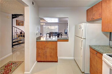 KITCHEN WITH BREAKFAST BAR