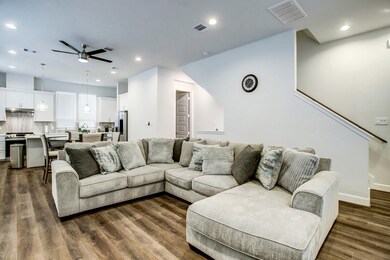 2804 Grand Fountains Dr unit C, Houston, TX 77054 - photo 3