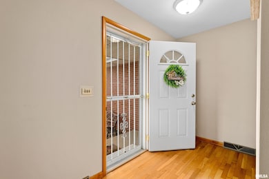 2711 W Castle Ct, Peoria, IL 61614 - photo 6