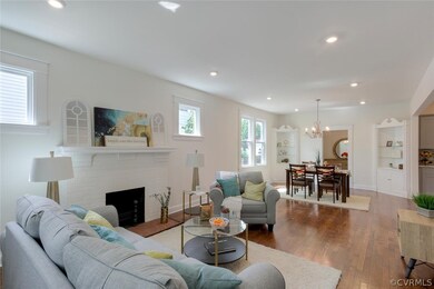 Open Floor Plan.... Great Lighting !!