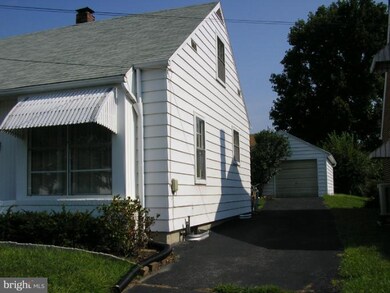 309 Commerce St, Waynesboro, PA 17268 - photo 3