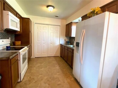 1078 Dutchman Ln, Seymour, IN 47274 - photo 5